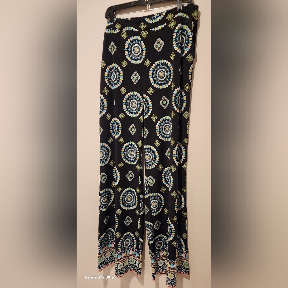 New York & Company Wide Leg Black Pants with Geometric Patterns